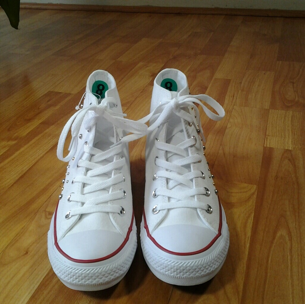 Women's converse gym shoes